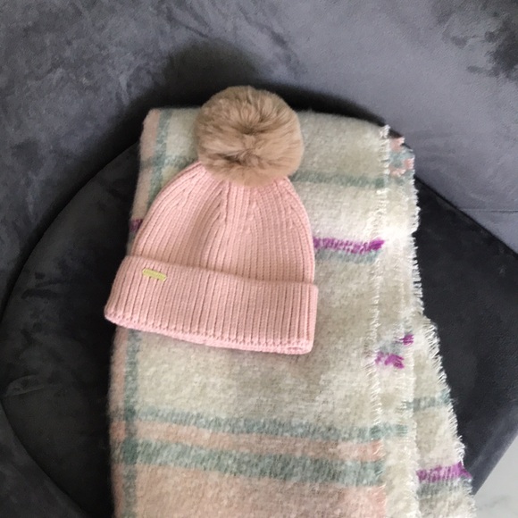 Steve Madden hat and scarf - Picture 2 of 2